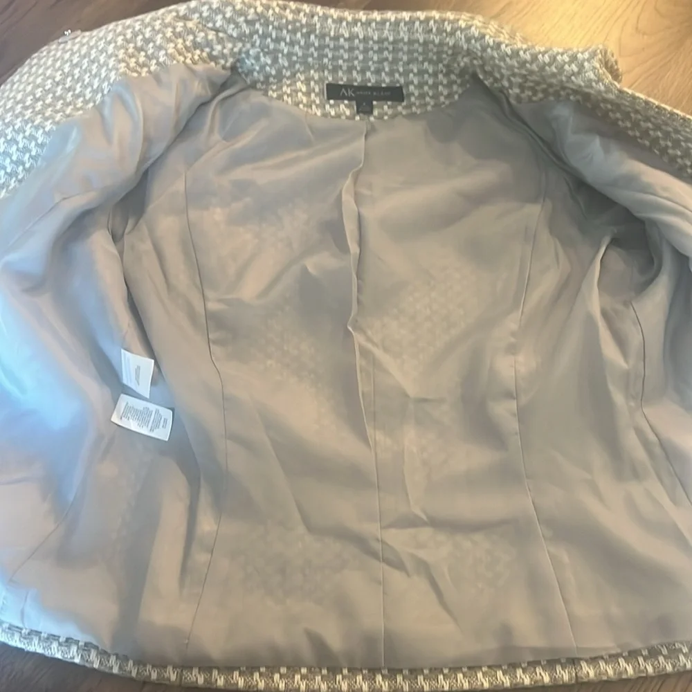 Anne Klein Light Grey/White Tweed Jacket With Pockets Size 6
